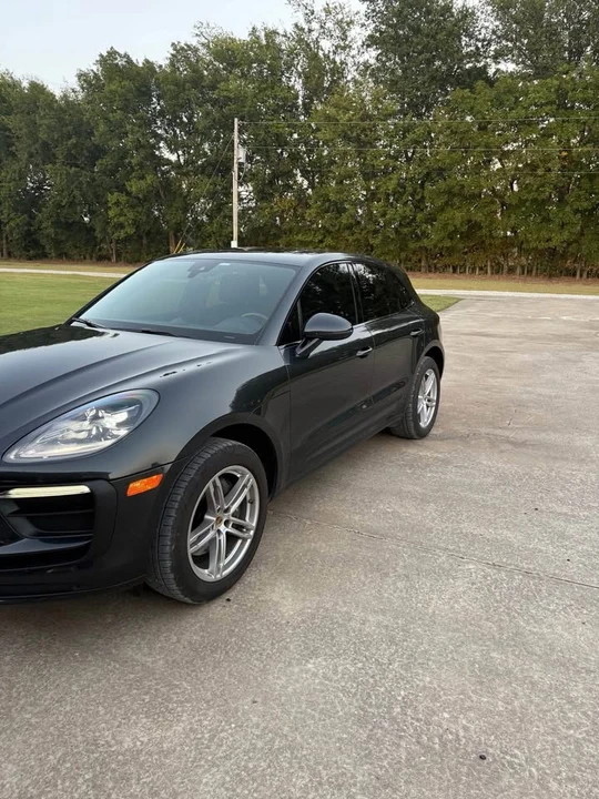 2022 Porsche Macan - Image 2 of 10