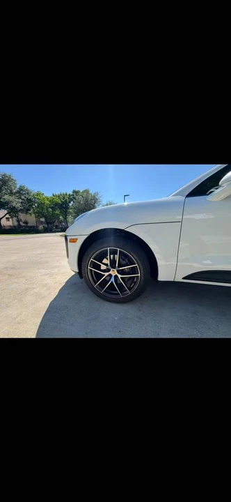 2022 Porsche Macan - Image 6 of 12