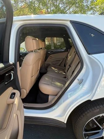 2023 Porsche Macan - Image 15 of 19