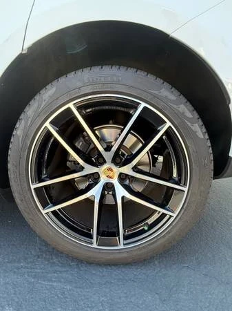 2023 Porsche Macan - Image 7 of 19