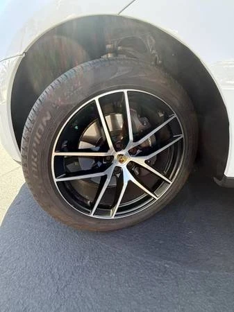 2023 Porsche Macan - Image 8 of 19