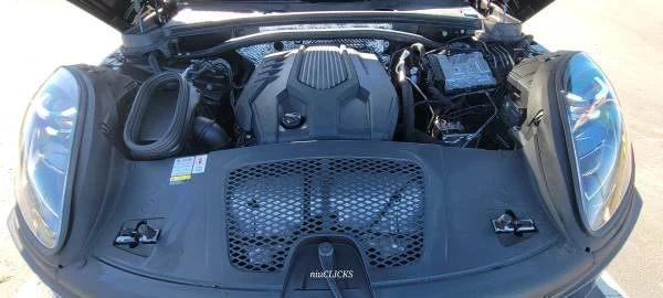 2023 Porsche Macan - Image 8 of 11