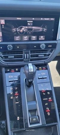 2023 Porsche Macan - Image 5 of 11