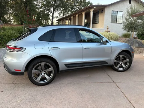 2023 Porsche Macan AWD