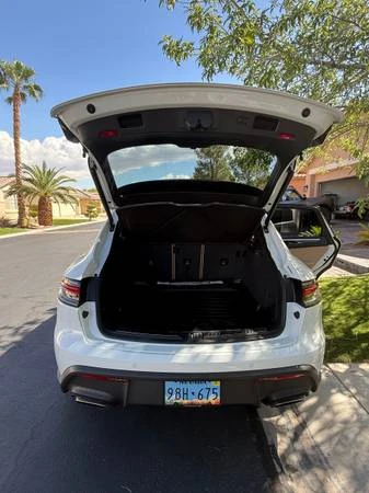 2023 Porsche Macan - Image 13 of 19