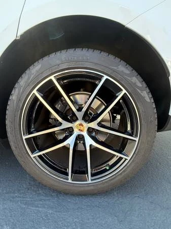 2023 Porsche Macan - Image 7 of 19