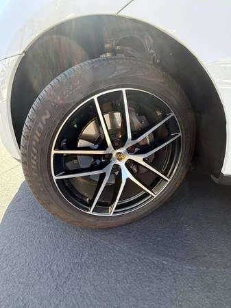 2023 Porsche Macan - Image 8 of 19