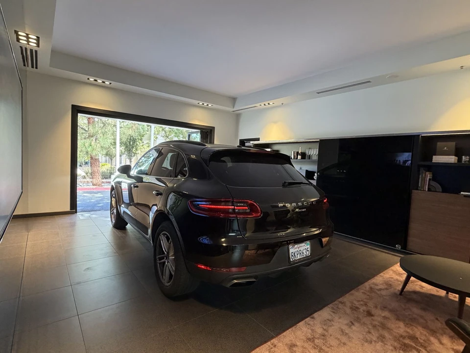 2018 Porsche Macan - Image 6 of 7