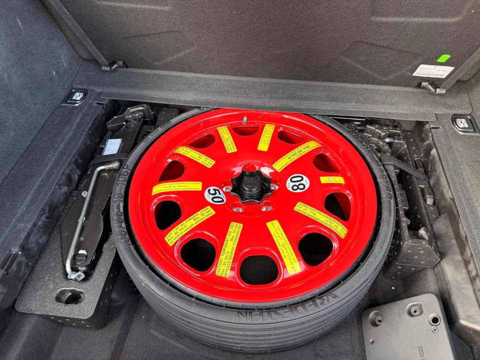 2024 Porsche Macan GTS - Image 22 of 24