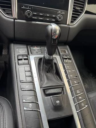 2018 Porsche Macan - Image 6 of 10