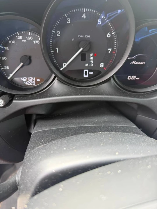 2022 Porsche Macan - Image 7 of 19