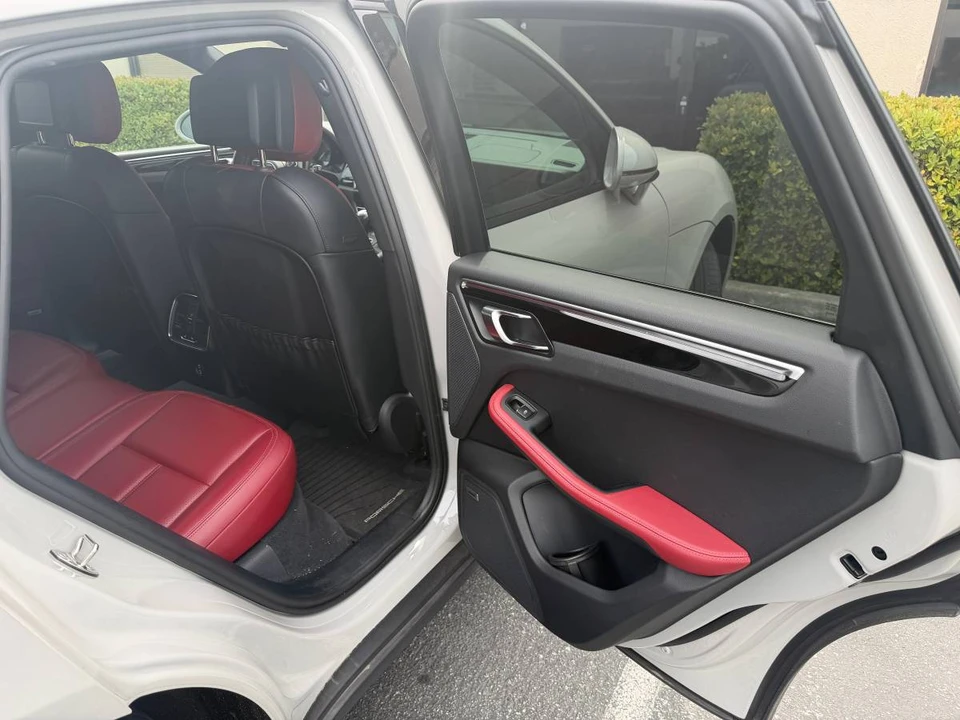 2022 Porsche Macan - Image 14 of 19