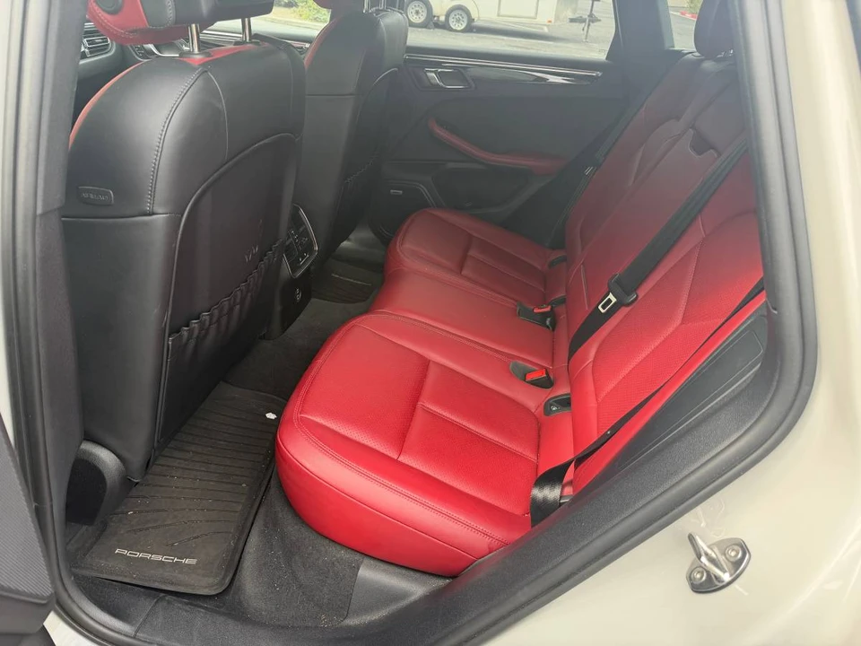 2022 Porsche Macan - Image 11 of 19