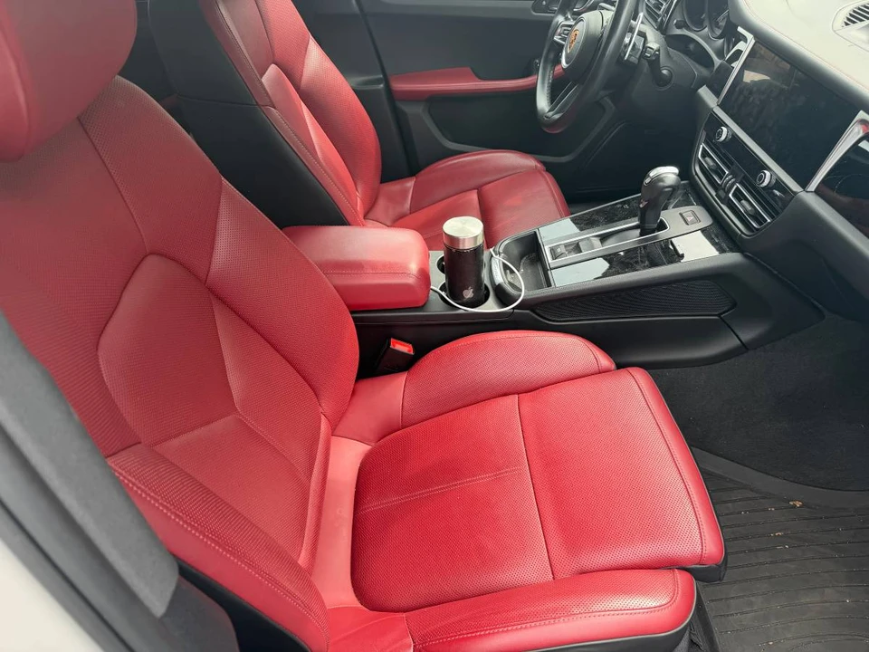 2022 Porsche Macan - Image 18 of 19
