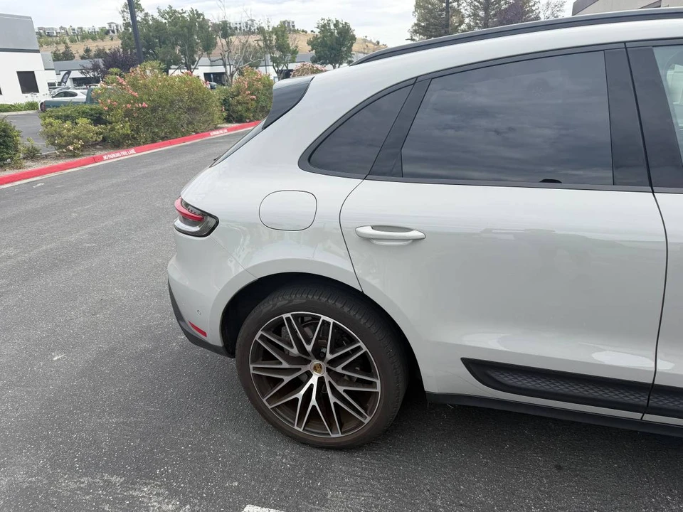 2022 Porsche Macan - Image 2 of 19