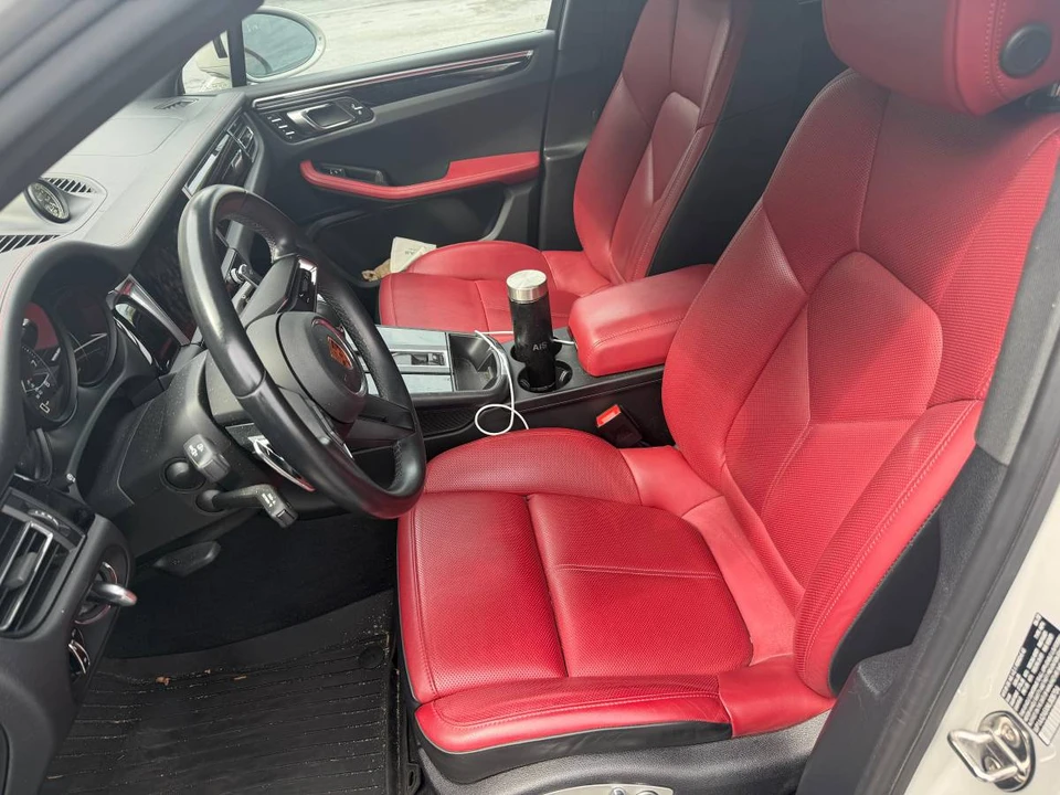 2022 Porsche Macan - Image 13 of 19