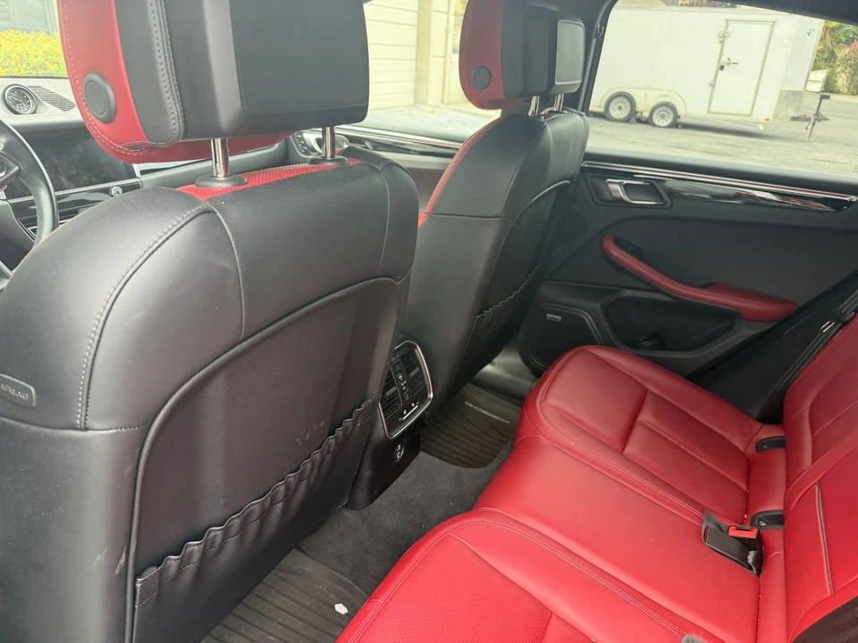 2022 Porsche Macan - Image 17 of 19