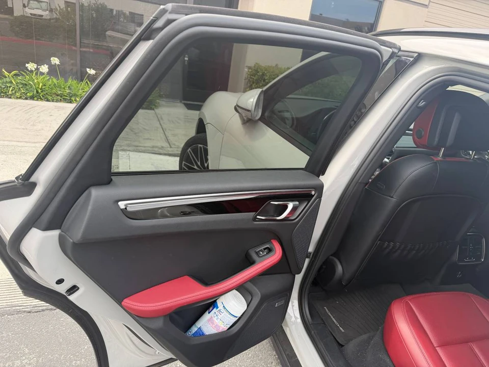2022 Porsche Macan - Image 15 of 19