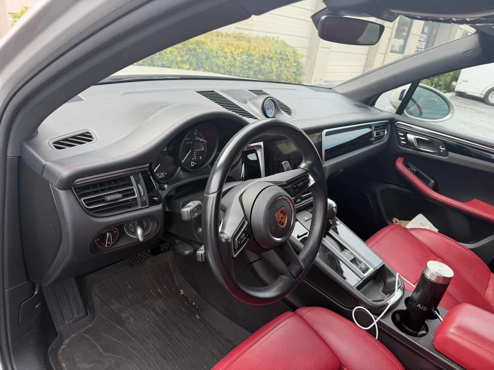 2022 Porsche Macan - Image 8 of 19