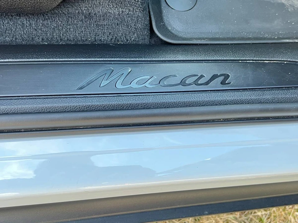 2022 Porsche Macan - Image 12 of 24