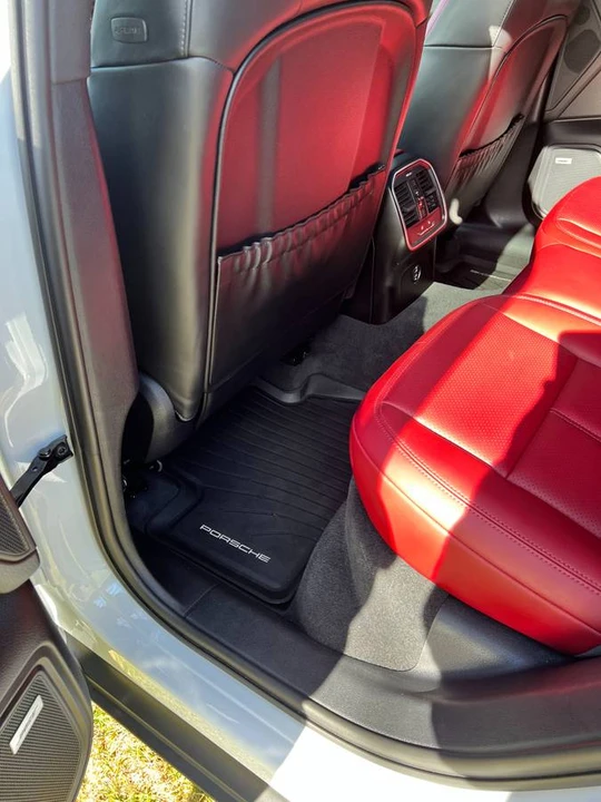 2022 Porsche Macan - Image 20 of 24