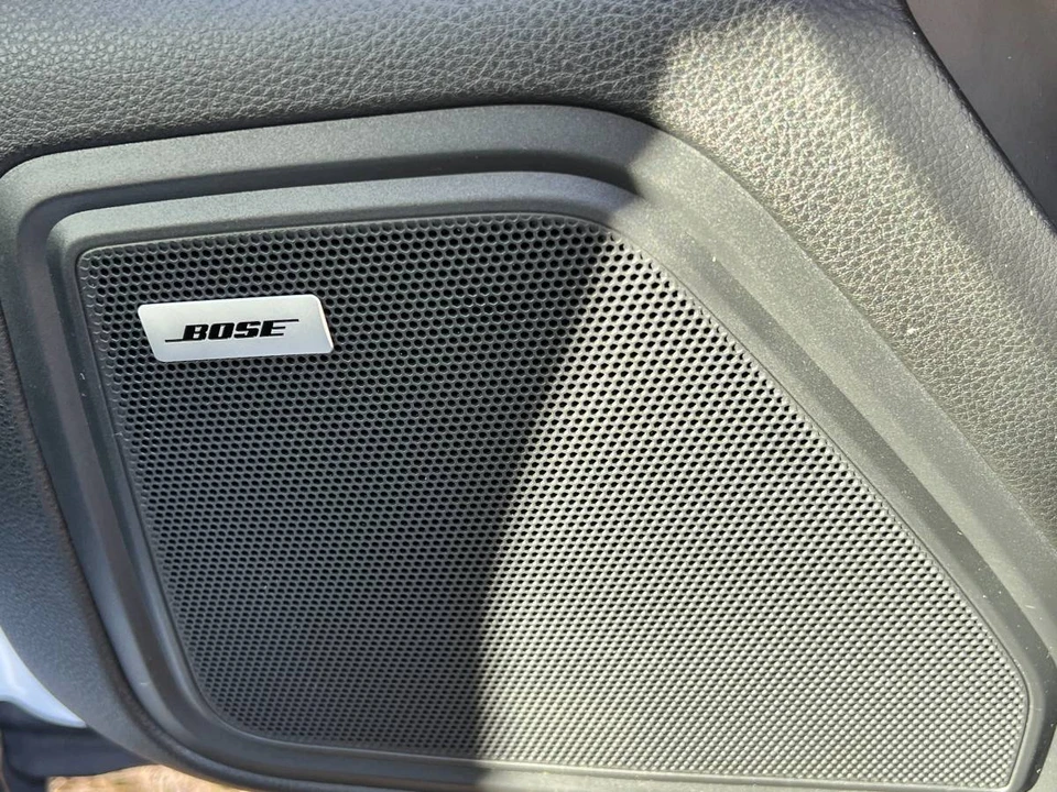 2022 Porsche Macan - Image 23 of 24