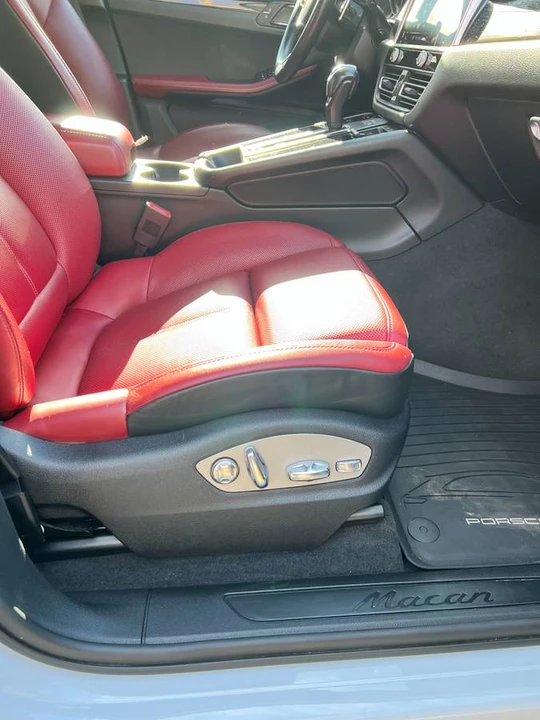 2022 Porsche Macan - Image 11 of 24