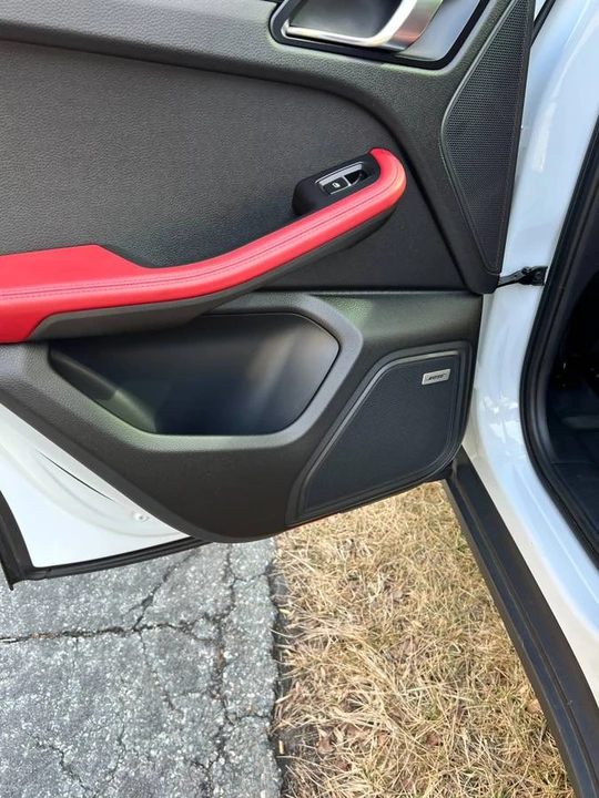 2022 Porsche Macan - Image 22 of 24