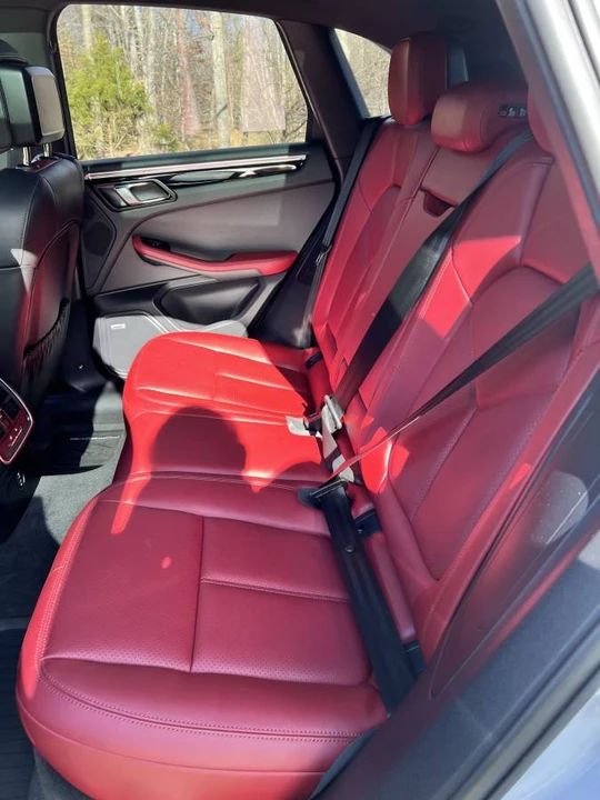 2022 Porsche Macan - Image 14 of 24