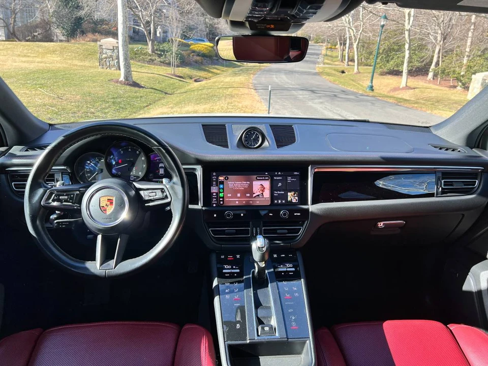 2022 Porsche Macan - Image 6 of 24
