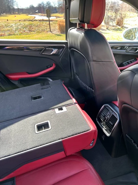 2022 Porsche Macan - Image 15 of 24