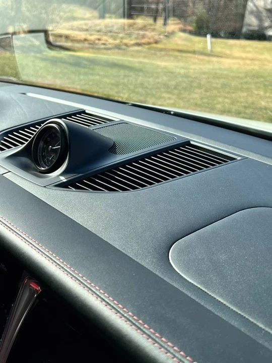2022 Porsche Macan - Image 9 of 24