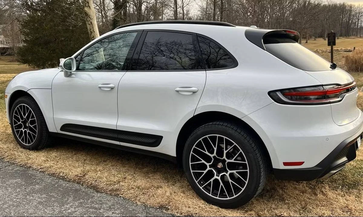 2022 Porsche Macan - Image 5 of 24