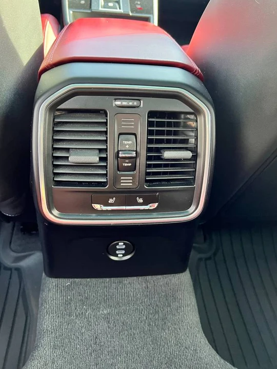 2022 Porsche Macan - Image 19 of 24