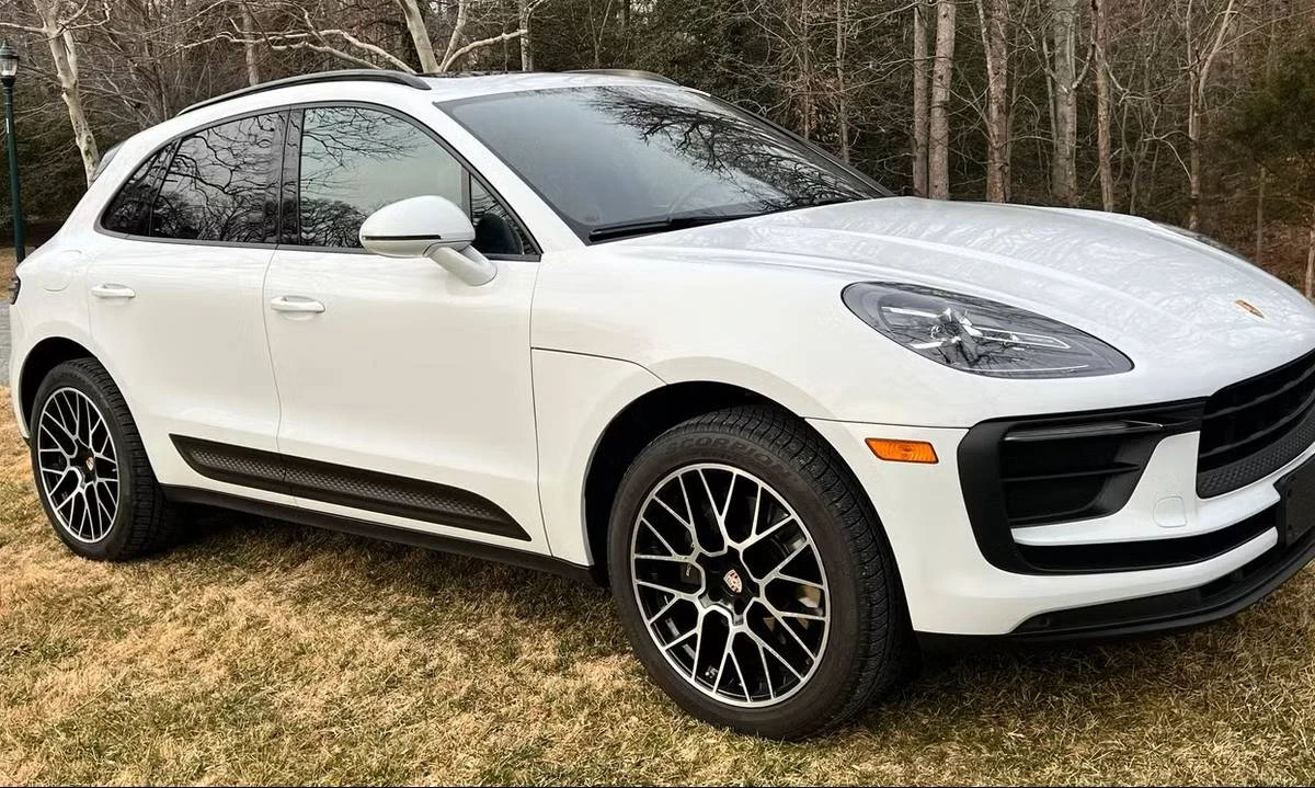 2022 Porsche Macan - Image 3 of 24