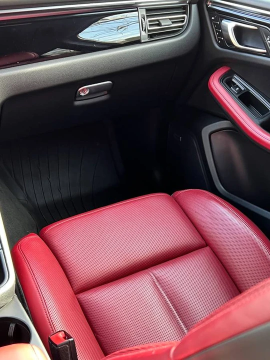2022 Porsche Macan - Image 13 of 24