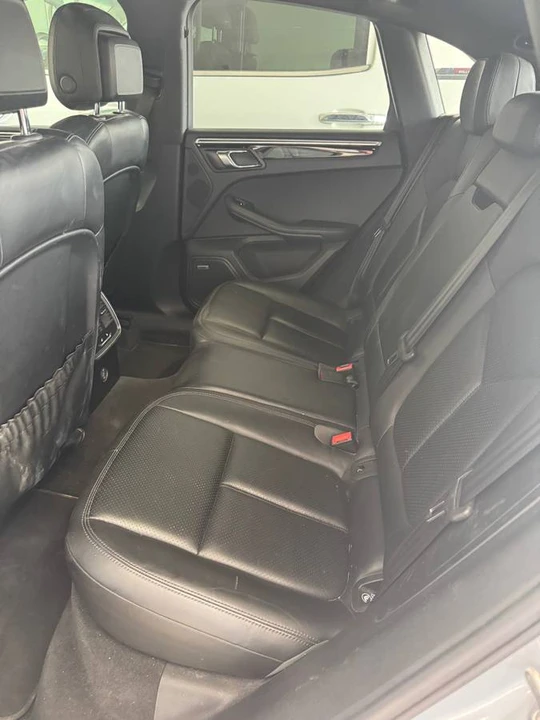 2018 Porsche Macan S - Image 7 of 9
