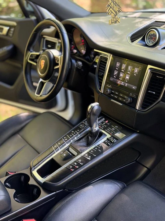 2018 Porsche Macan S - Image 13 of 16