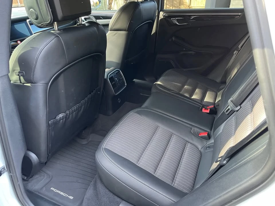 2023 Porsche Macan T - Image 8 of 10