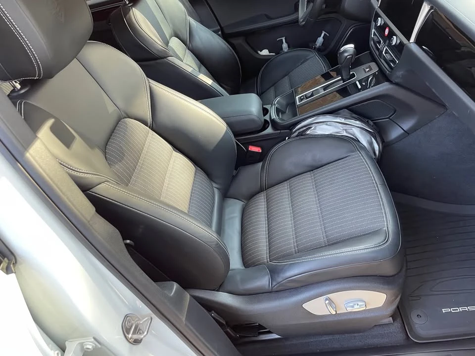 2023 Porsche Macan T - Image 9 of 10
