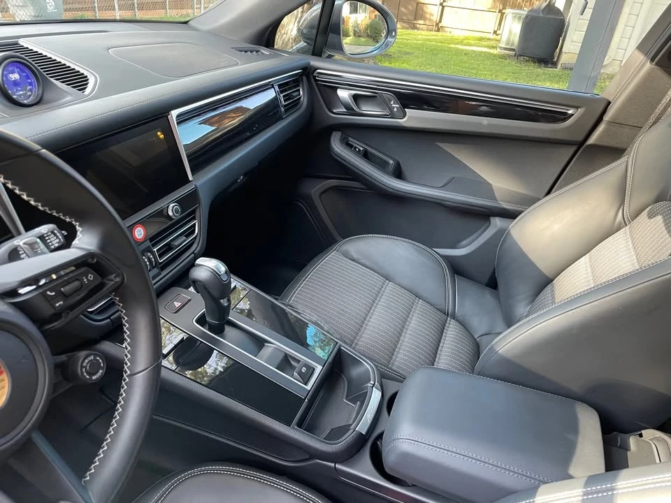 2023 Porsche Macan T - Image 7 of 10