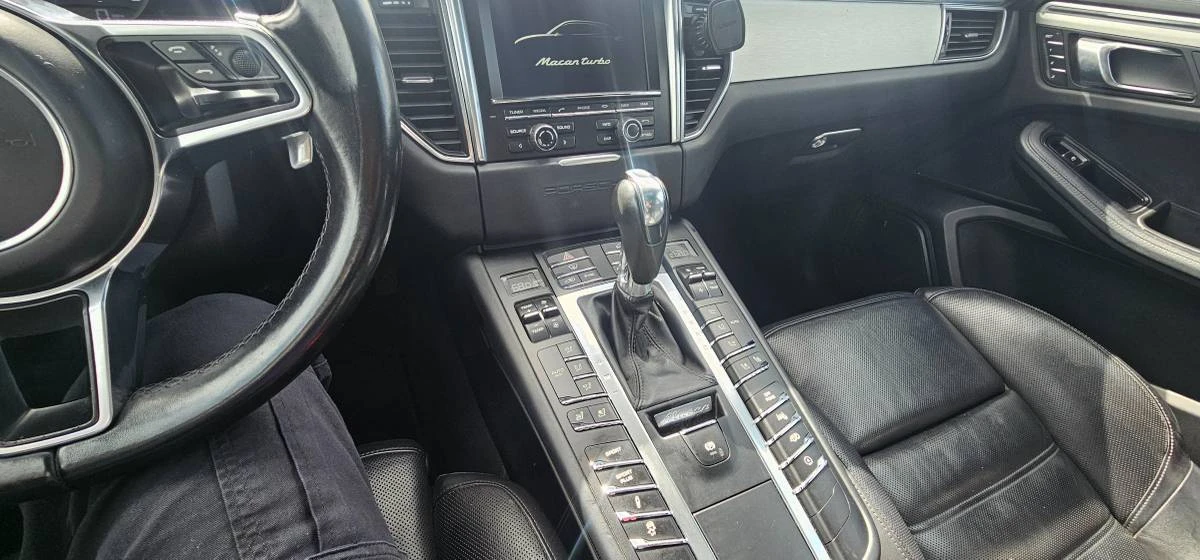 2016 Porsche Macan Turbo - Image 16 of 24