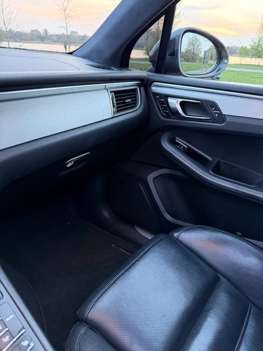 2016 Porsche Macan Turbo - Image 13 of 18