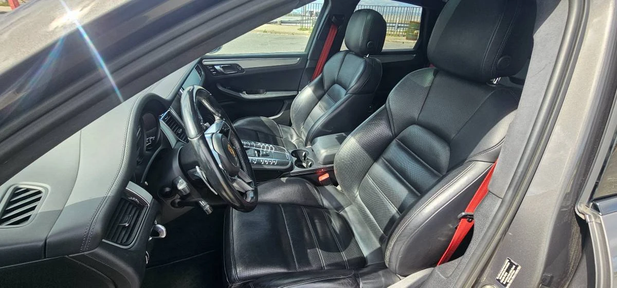 2016 Porsche Macan Turbo - Image 17 of 24