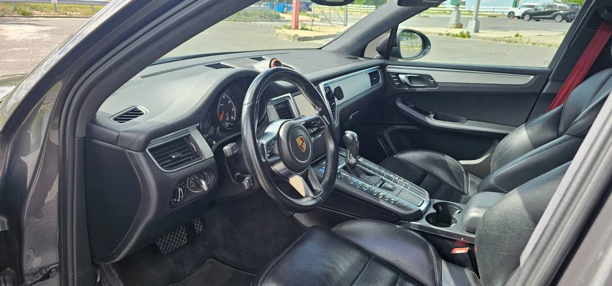 2016 Porsche Macan Turbo - Image 11 of 24