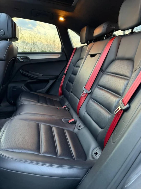 2016 Porsche Macan Turbo - Image 9 of 18
