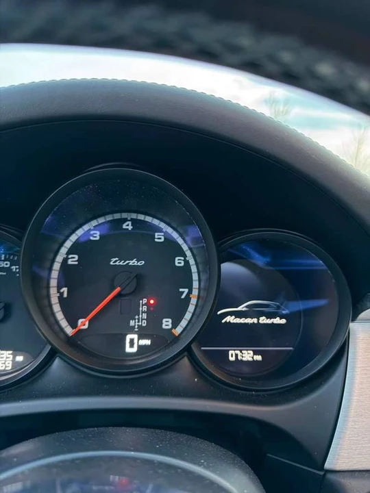 2016 Porsche Macan Turbo - Image 16 of 18
