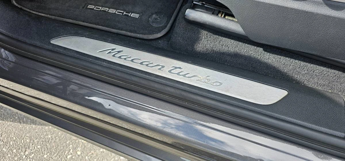 2016 Porsche Macan Turbo - Image 12 of 24