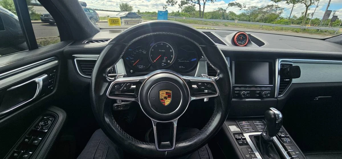 2016 Porsche Macan Turbo - Image 14 of 24