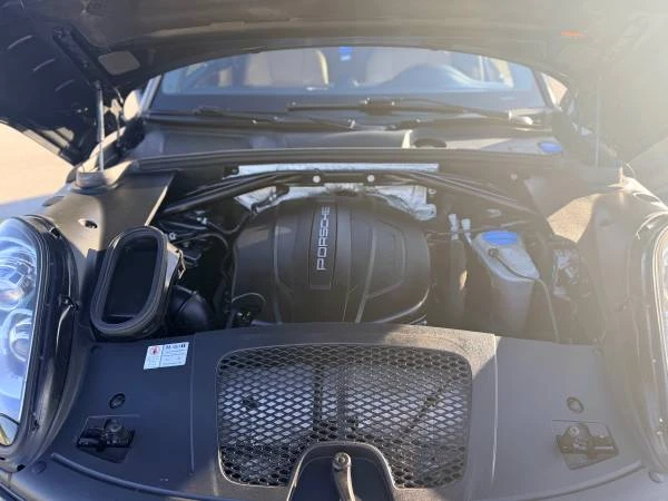 2017 Porsche Macan Turbo - Image 8 of 16